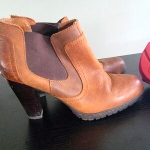 Born brown ankle boots size 8